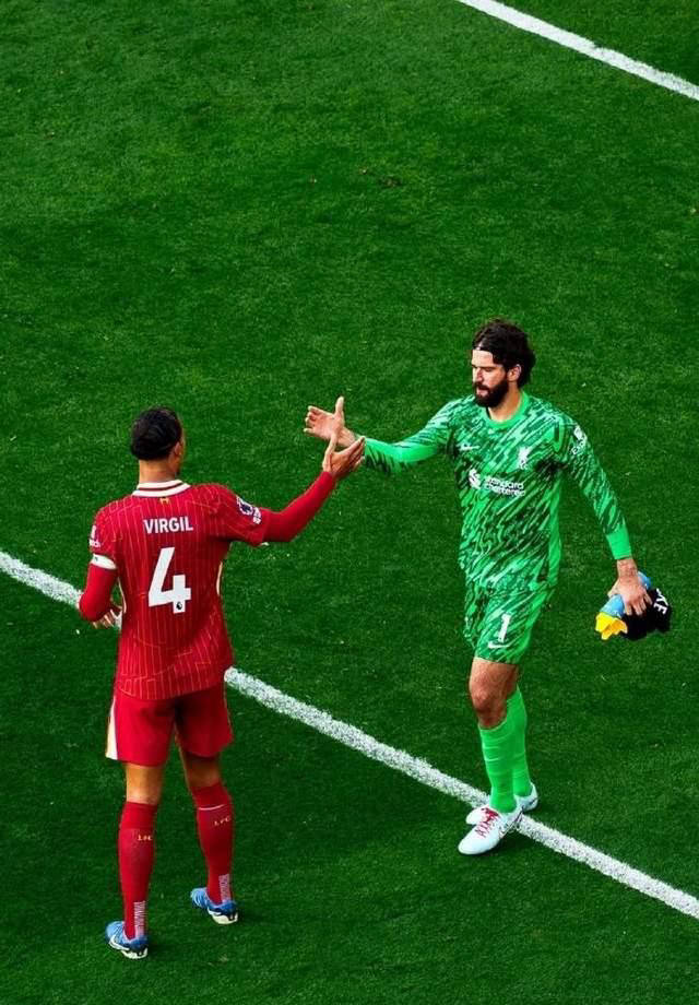 转会费16亿欧!当年坑惨巴萨的足坛头号反骨仔,33岁无球可踢