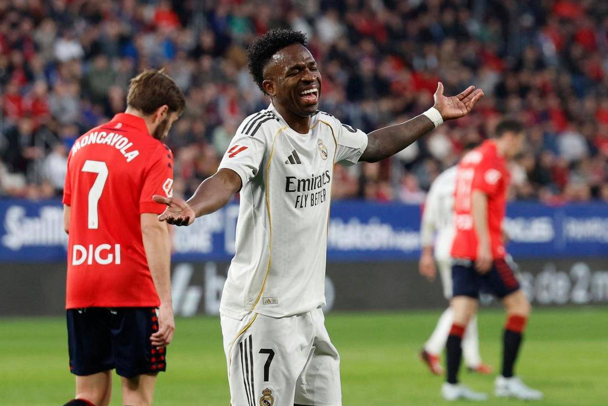 天助巴萨!奥萨苏纳1-2爆冷击败皇马,西甲榜首争夺局势复杂多变