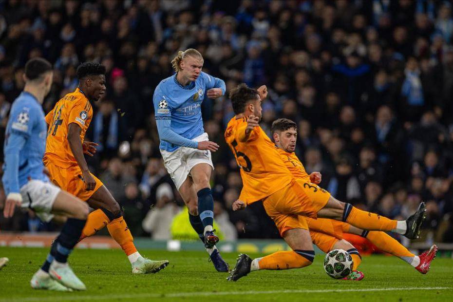 欧冠又看白对蓝!折损了一条中轴线的皇马,这次拿什么击败曼城?